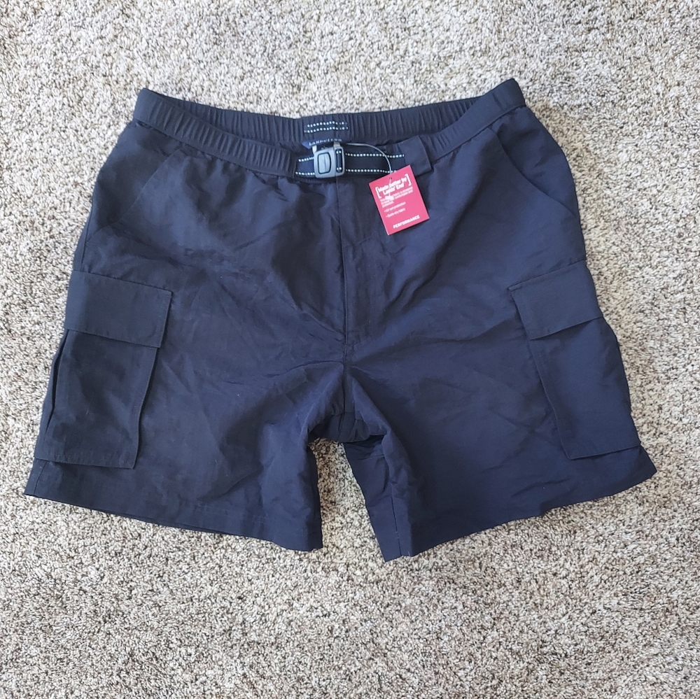 Lands' End Cargo shorts NWT size L